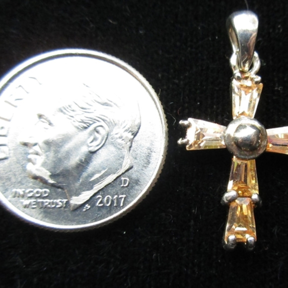 Tiny Peach CZ cross 133 - Picture 7 of 7